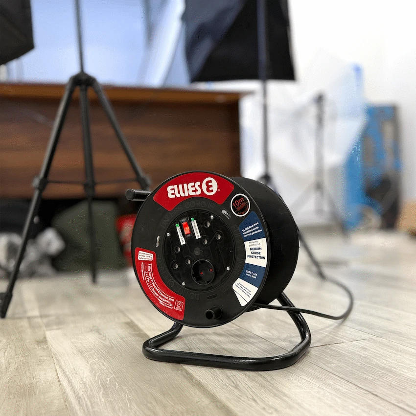 Ellies Heavy Duty Medium Surge Protected Extension Reel 10m - Black - Image 11