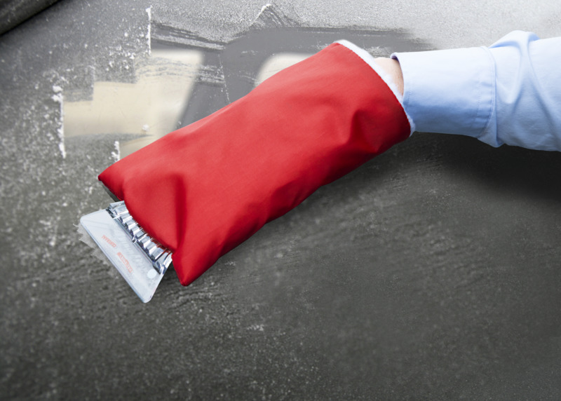 Colt ice scraper with glove - Image 13