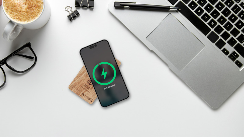 SCX.design P34 5000 mAh wooden wireless power bank - Image 5