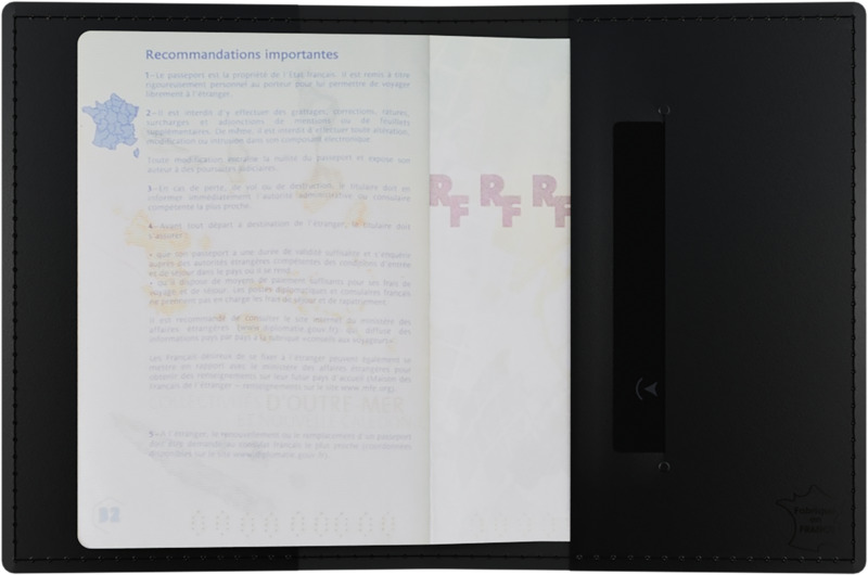 SCX.design A13 passport holder with smart tag - Image 4